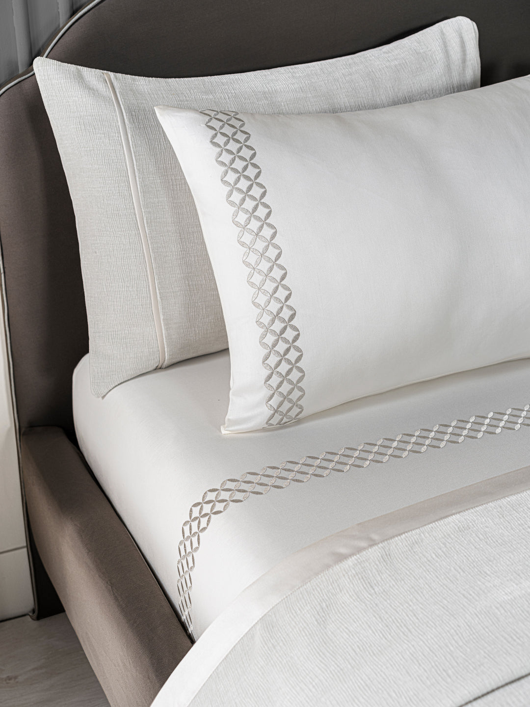 D'decor Beautiful Living Celestia Collection Moonstone