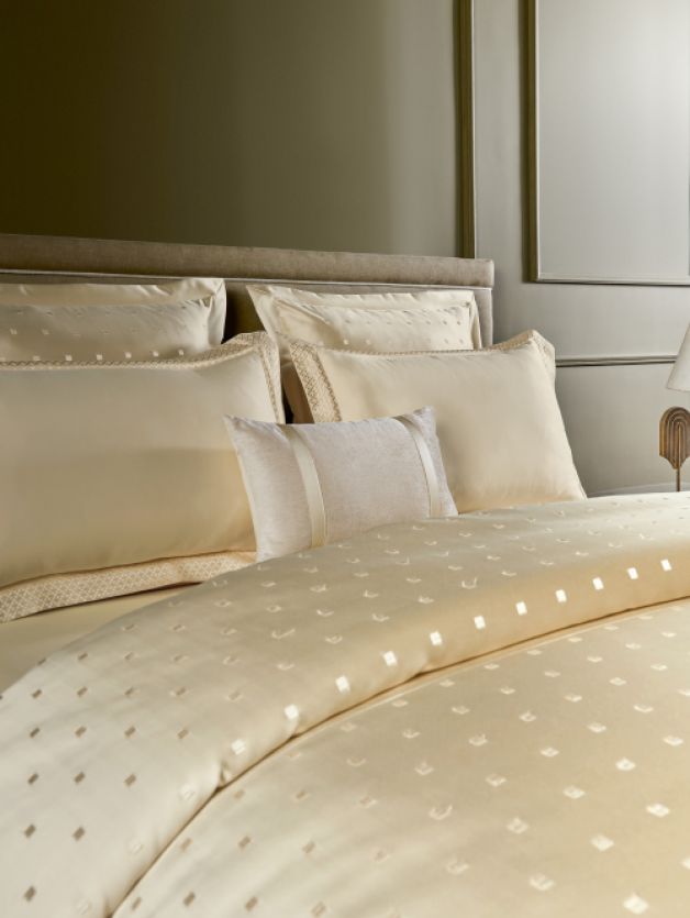 Ddecor Live Beautiful Luxor Collection Bedding Gift 7pcsSet Sanders Butter Cream