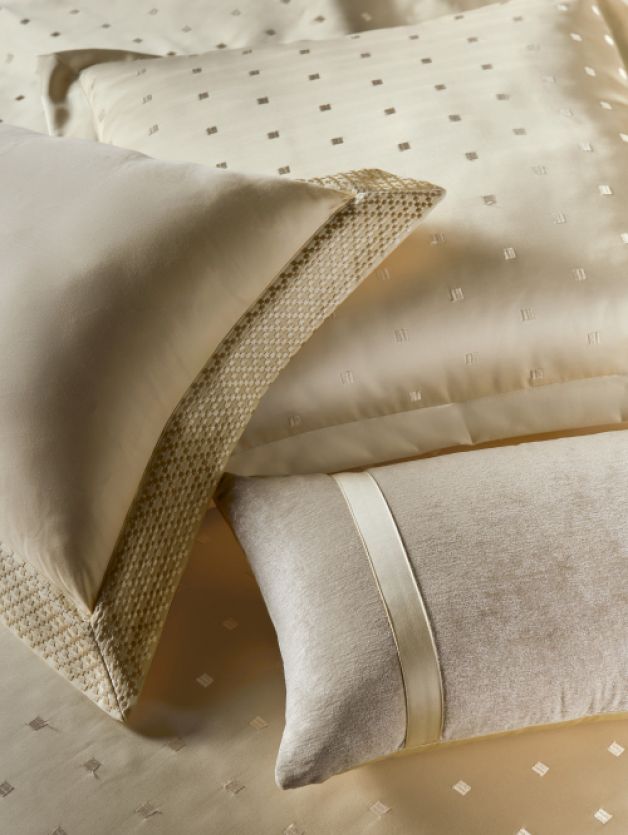 Ddecor Live Beautiful Luxor Collection Bedding Gift 7pcsSet Sanders Butter Cream