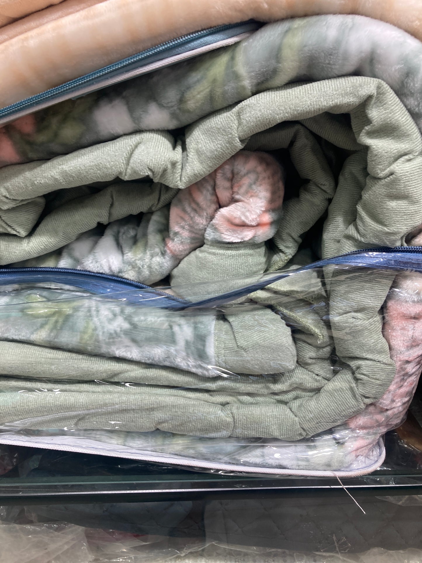 Portico New York Winter Mystic Mink Blanket - grahsajja