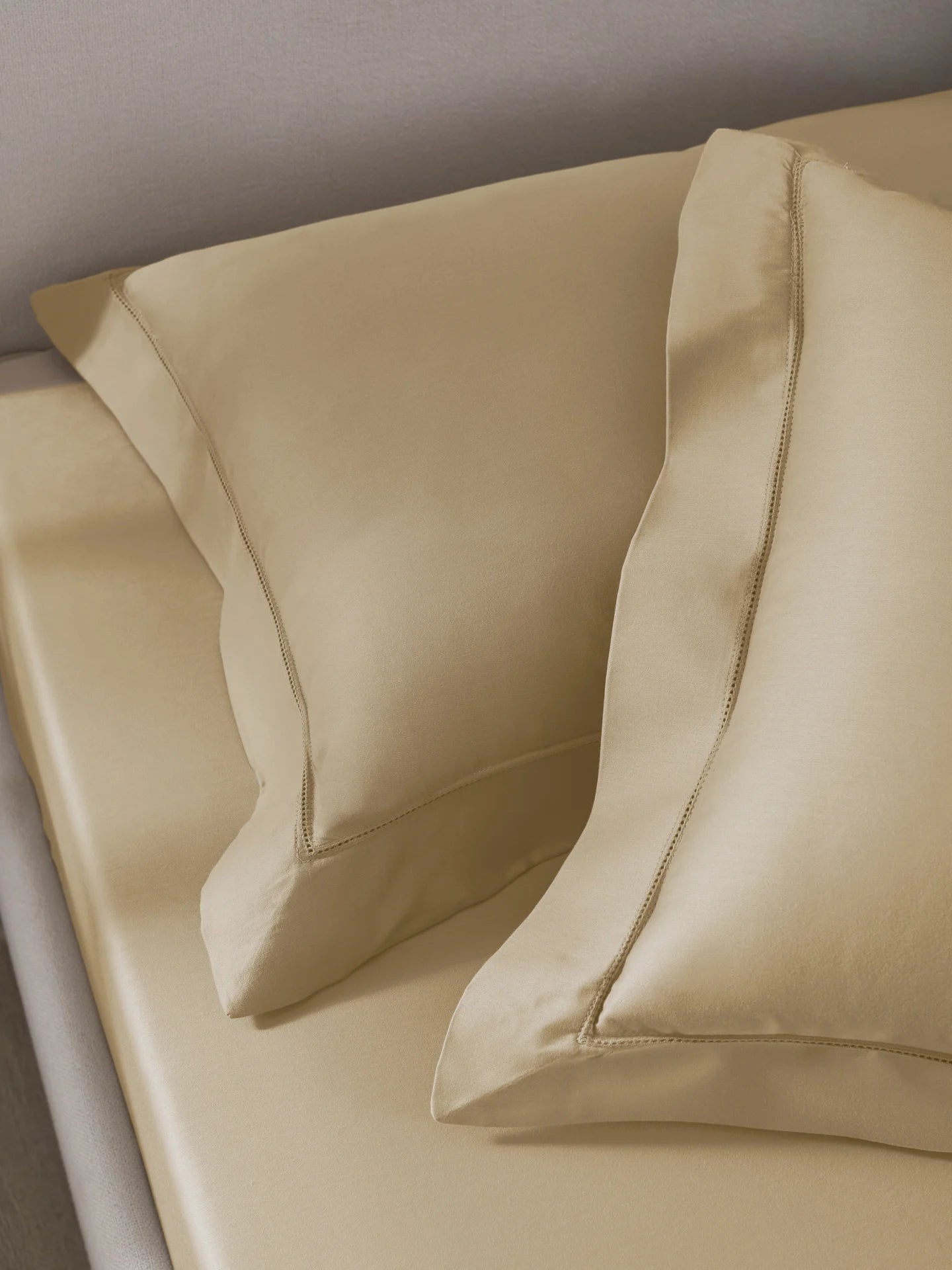 Plain Bedsheet P002 Irish Cream By (Sansaar A D'decor Brand)