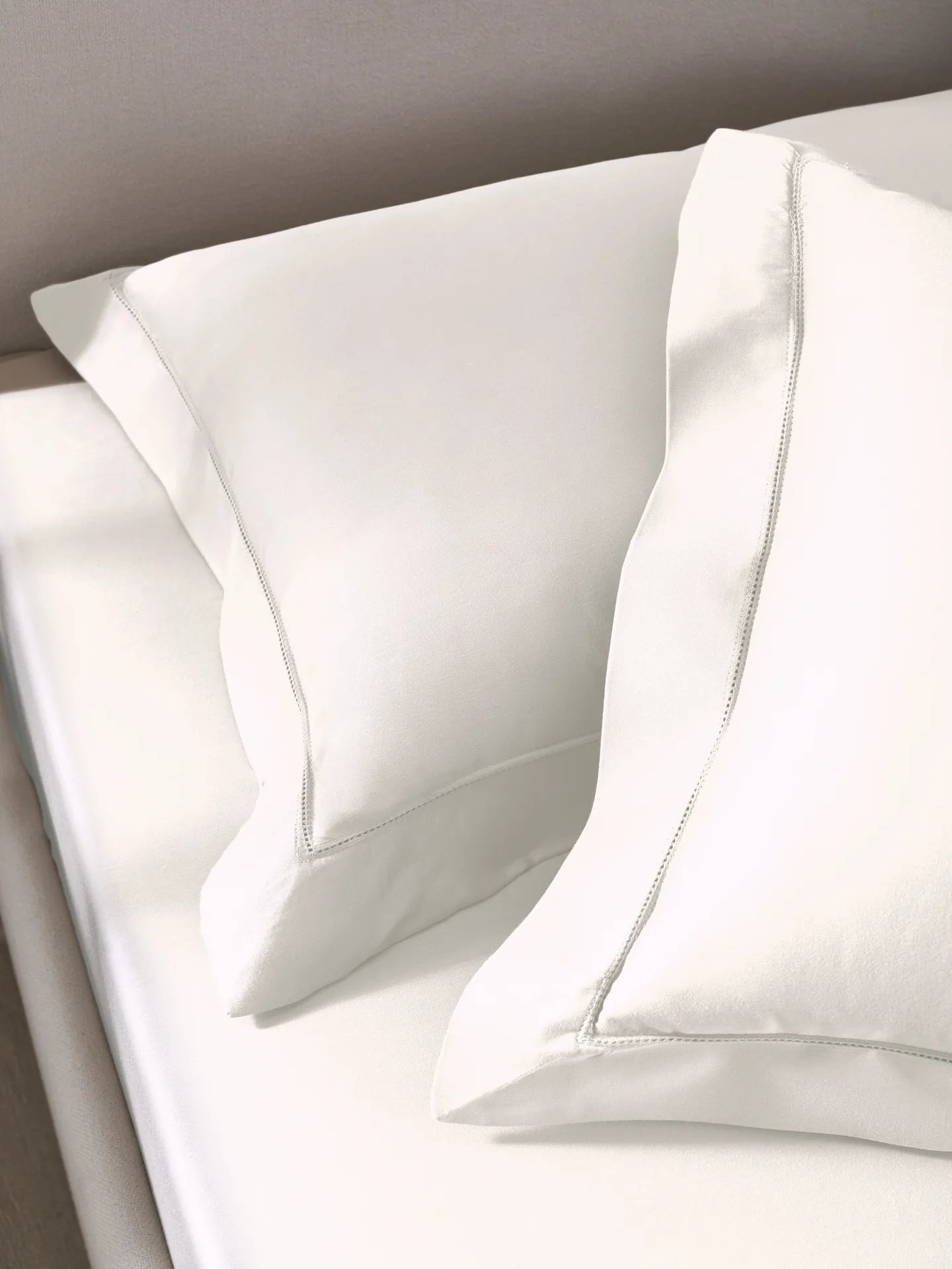 Plain Bedsheet P002 Chalk By (Sansaar A D'decor Brand)