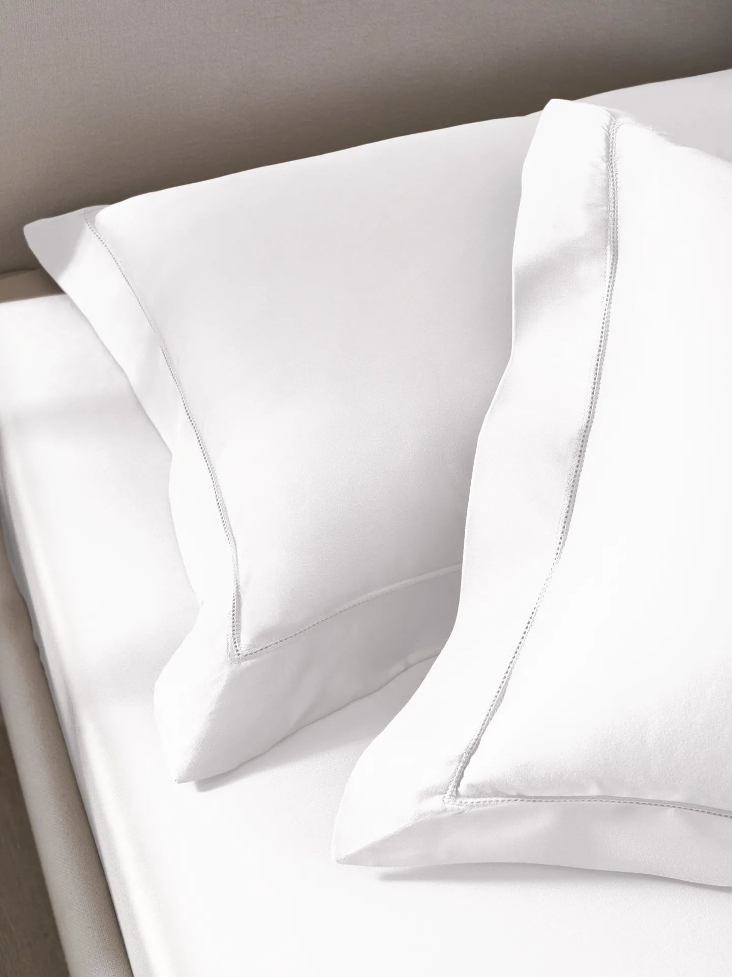 Plain Bedsheet P002 White By (Sansaar A D'decor Brand)