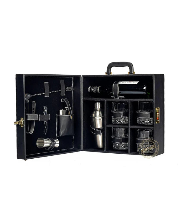 4 Glass Portable Bar Set