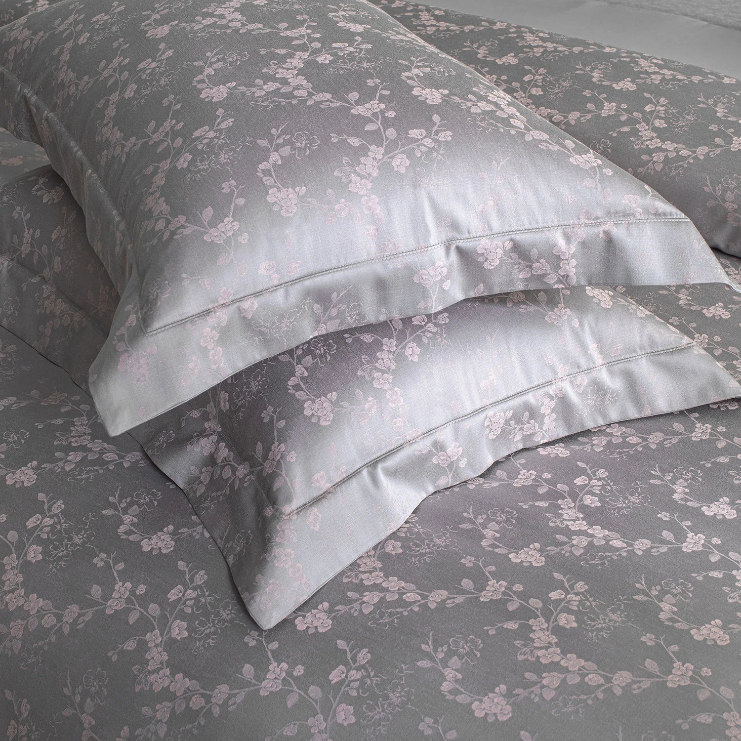700 TC ITALIAN COUTURE ROYALE BEDDING SET (BLOSSOM) Grey