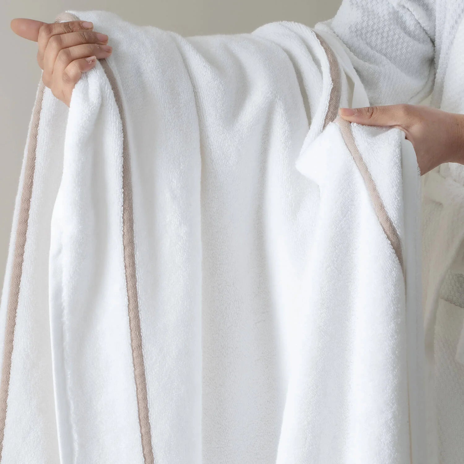 Spread Spain Limited Edition Towel | White Towel Beige border