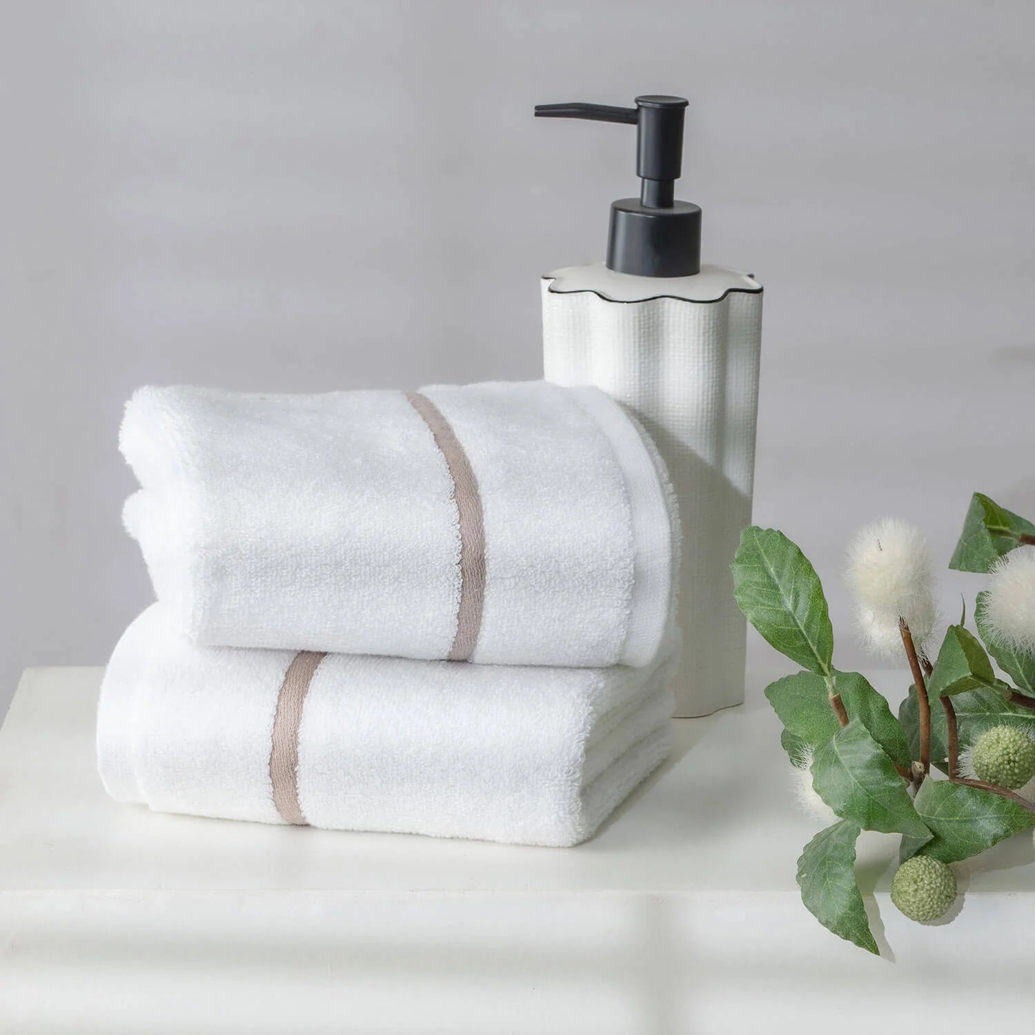 Spread Spain Limited Edition Towel | White Towel Beige border