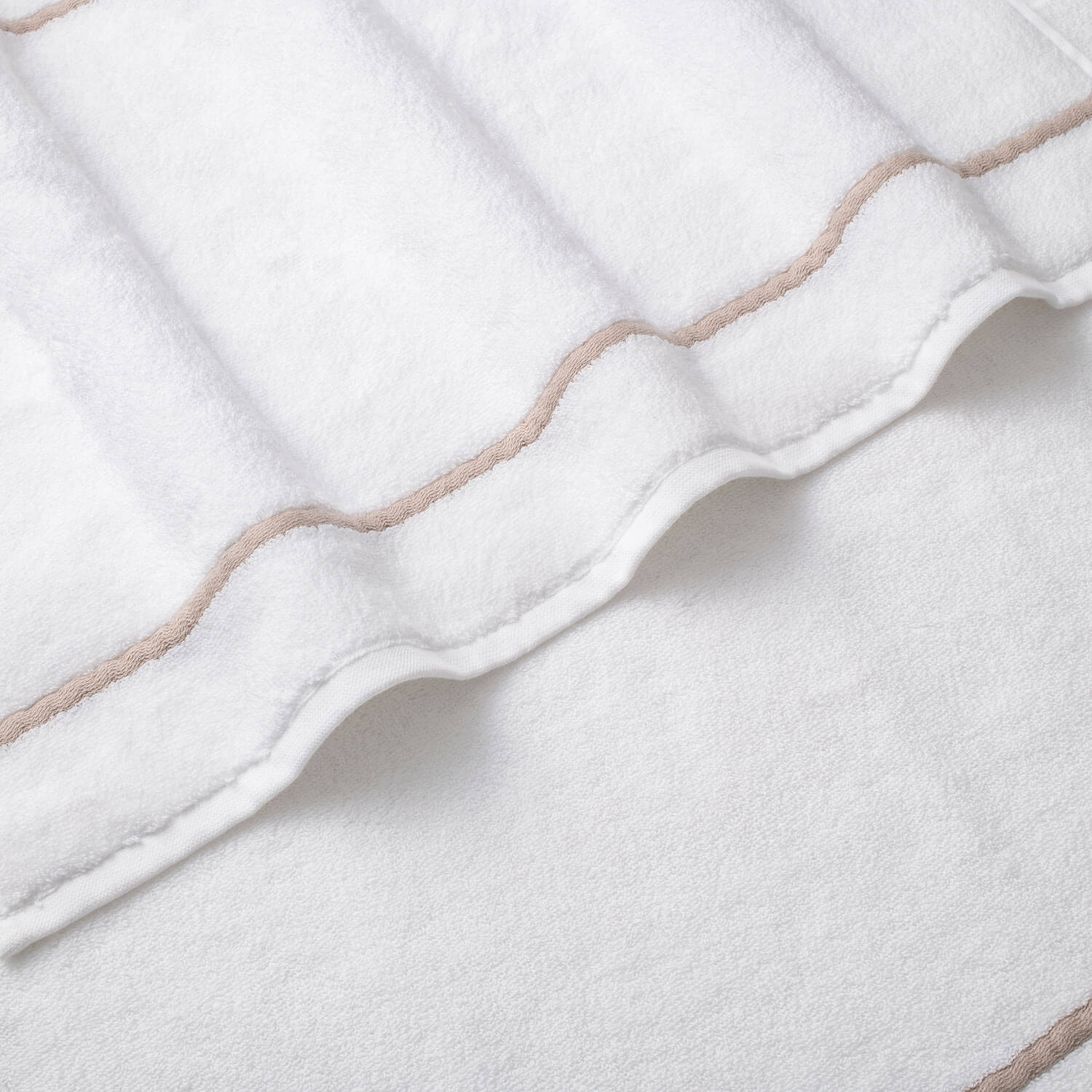 Spread Spain Limited Edition Towel | White Towel Beige border