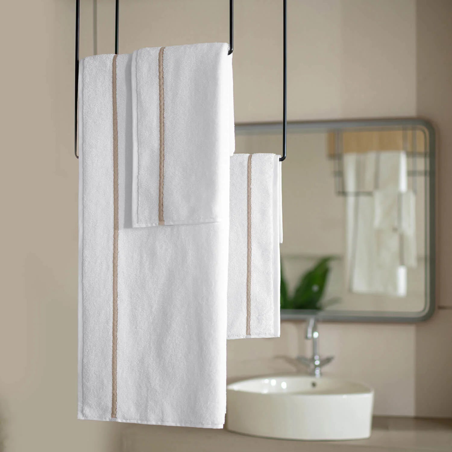 Spread Spain Limited Edition Towel | White Towel Beige border