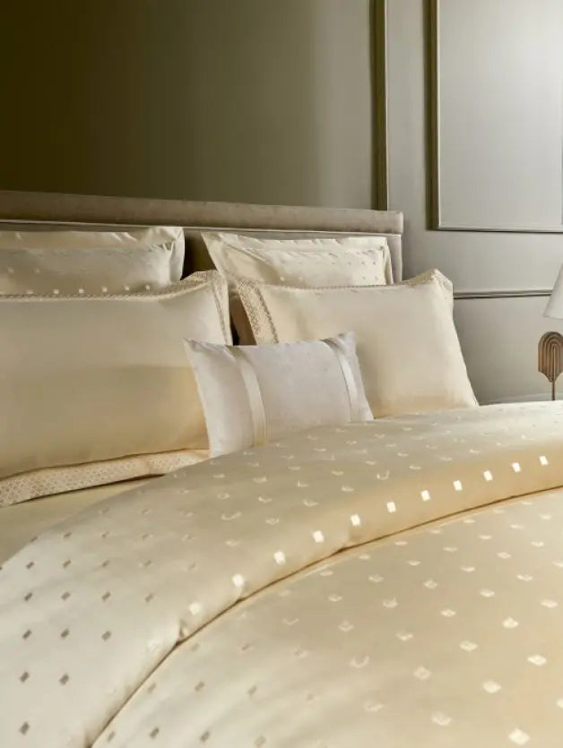 Ddecor Live Beautiful Luxor Collection Bedding Gift 7pcsSet Sanders Butter Cream D'Decor