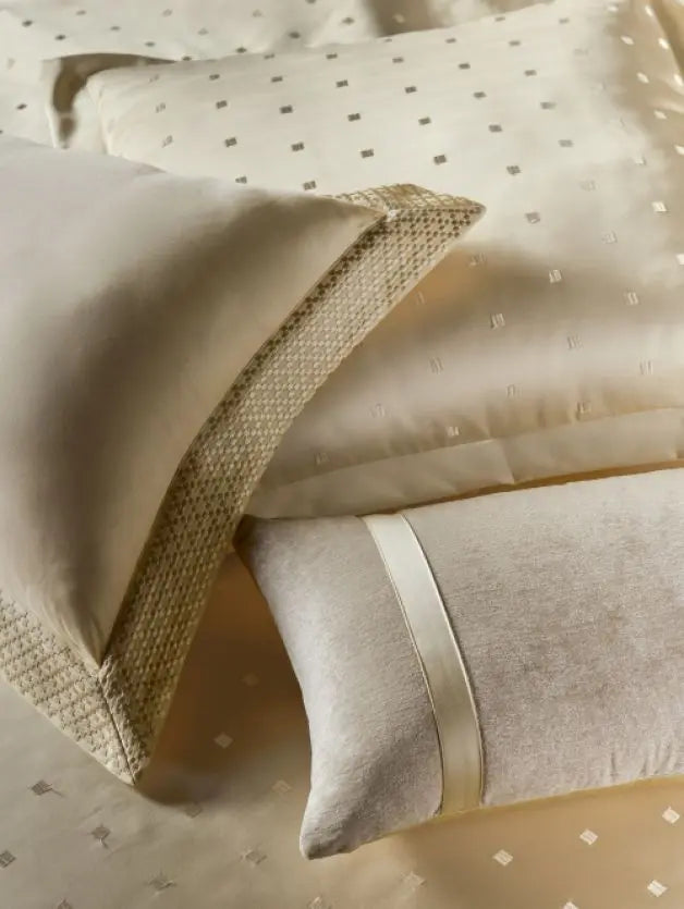 Ddecor Live Beautiful Luxor Collection Bedding Gift 7pcsSet Sanders Butter Cream D'Decor