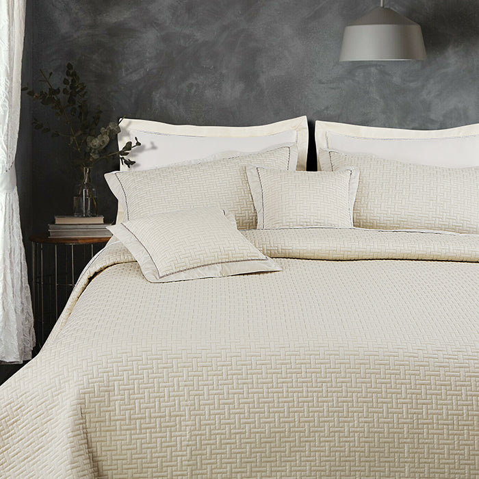 Regal Collection Premium Quilted Bedcover King Size Cream - grahsajja