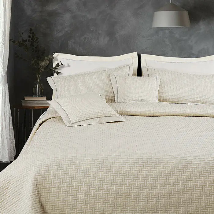 Regal Collection Premium Quilted Bedcover King Size Cream - grahsajja