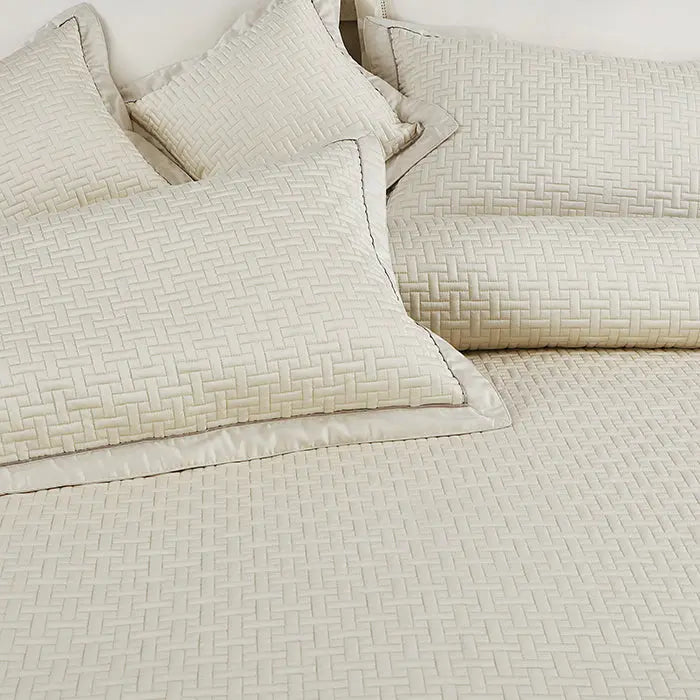 Regal Collection Premium Quilted Bedcover King Size Cream - grahsajja