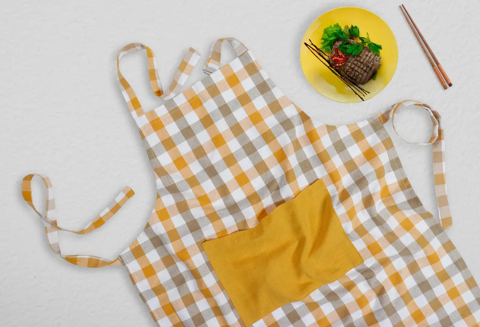 Linen bib apron in Beige Yellow gingham - grahsajja