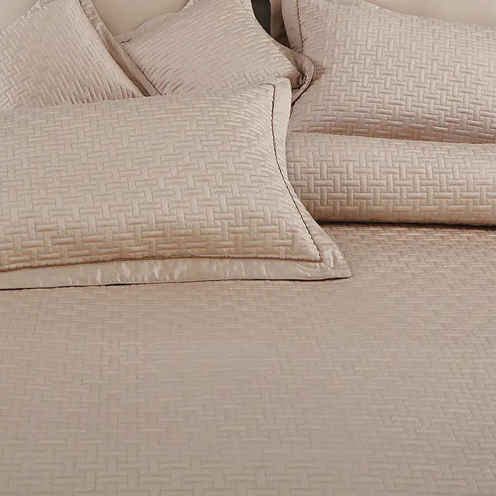 Regal Collection Premium Quilted Bedcover King Size Mouse - grahsajja