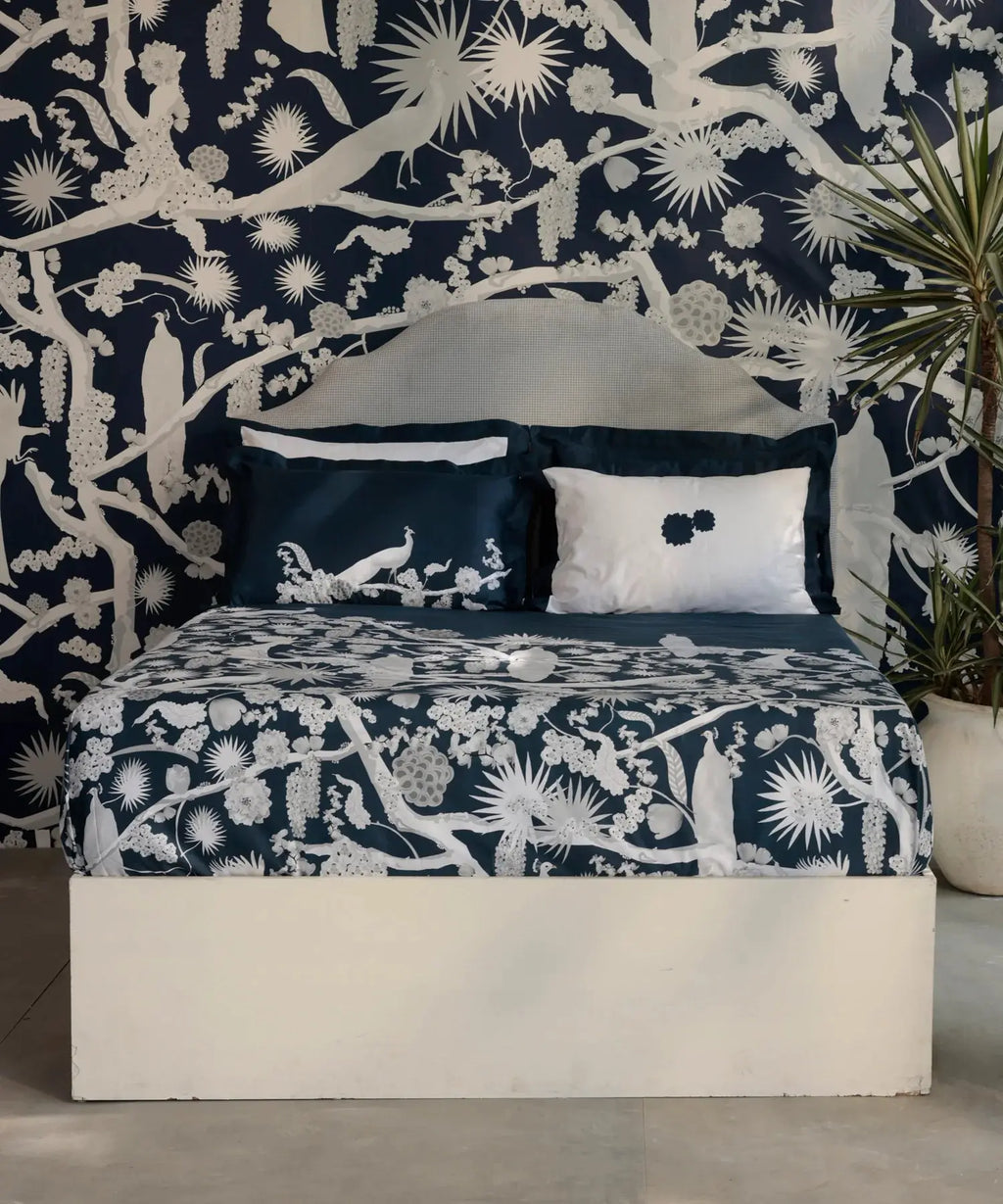 Shivan & Narresh for myTrident King Bedsheet with 4 pillow covers, 400TC, IZU JUNO Trident