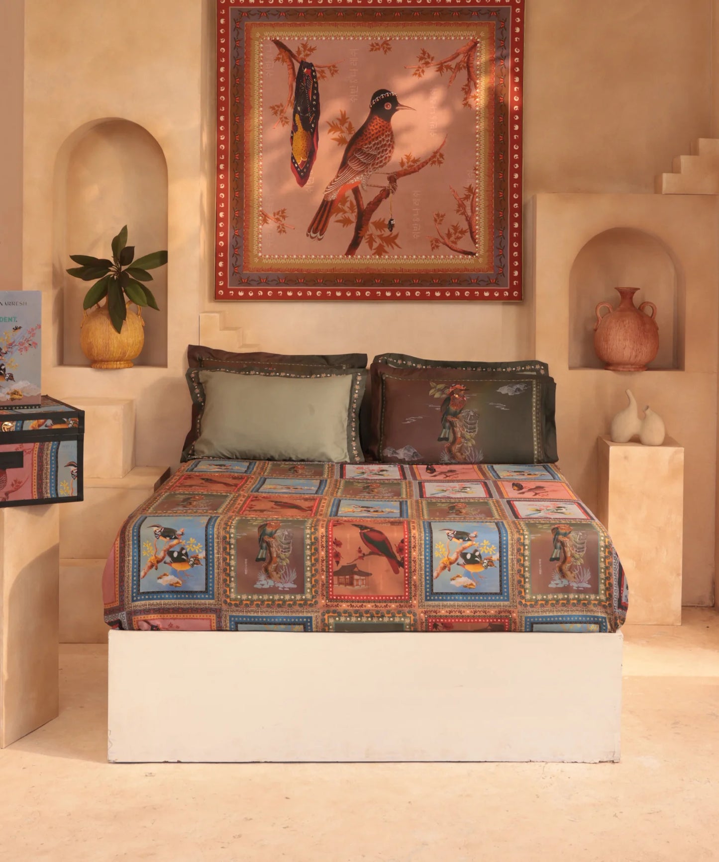 Shivan & Narresh for myTrident King Bedsheet with 4 pillow covers, 400TC, HUTUTI