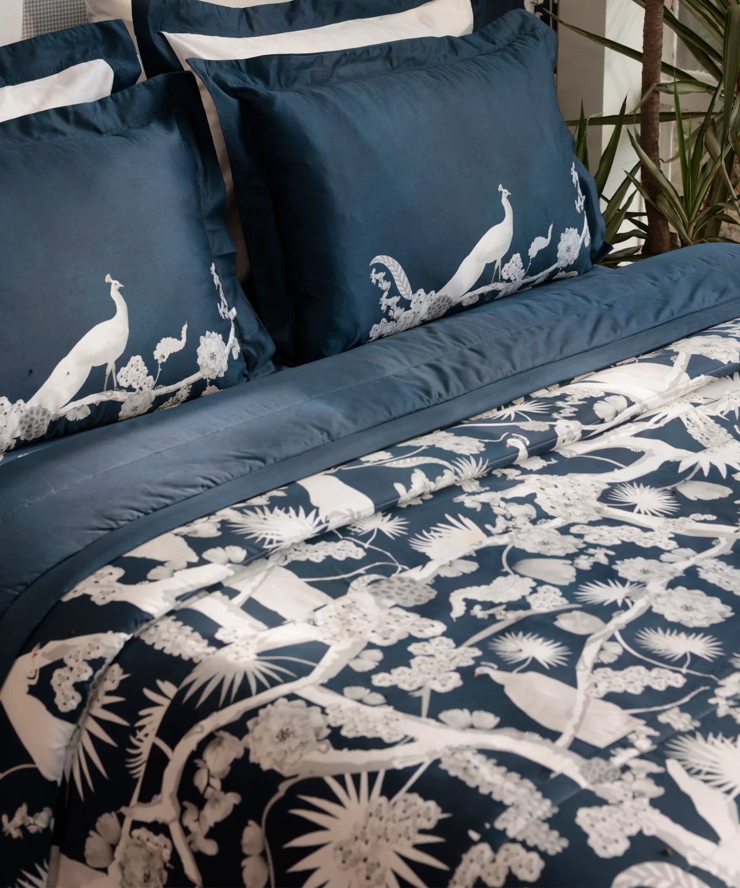 Shivan & Narresh for myTrident King Bedsheet with 4 pillow covers, 400TC, IZU JUNO