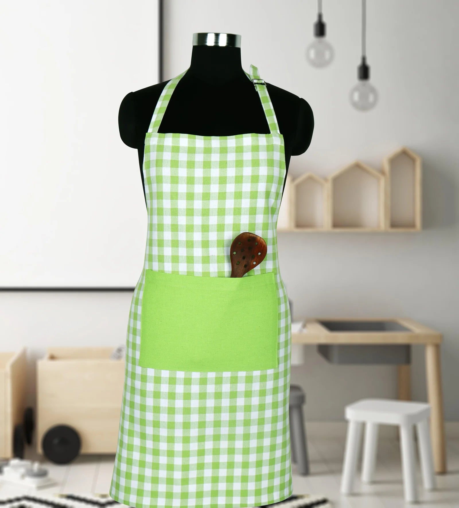 Linen bib apron in Green gingham - grahsajja