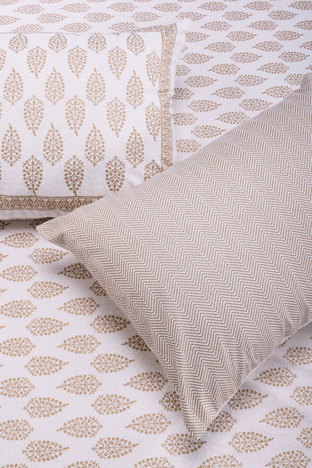 Pastel New Booti White Cotton Bedsheet 90 x 108 - grahsajja