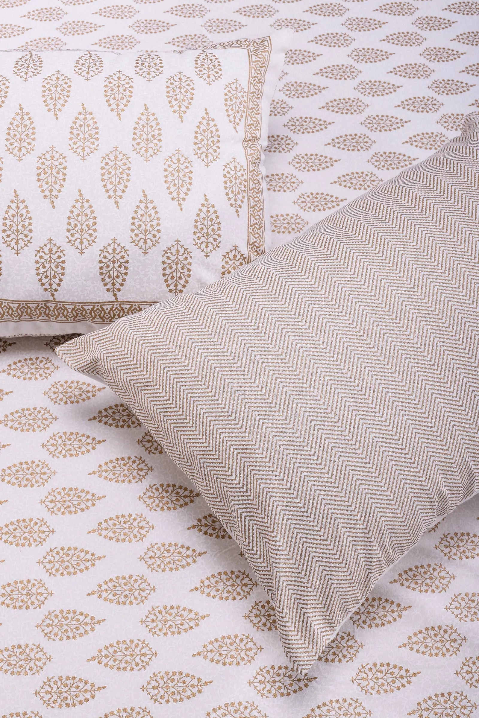 Pastel New Booti White Cotton Bedsheet 90 x 108 - grahsajja