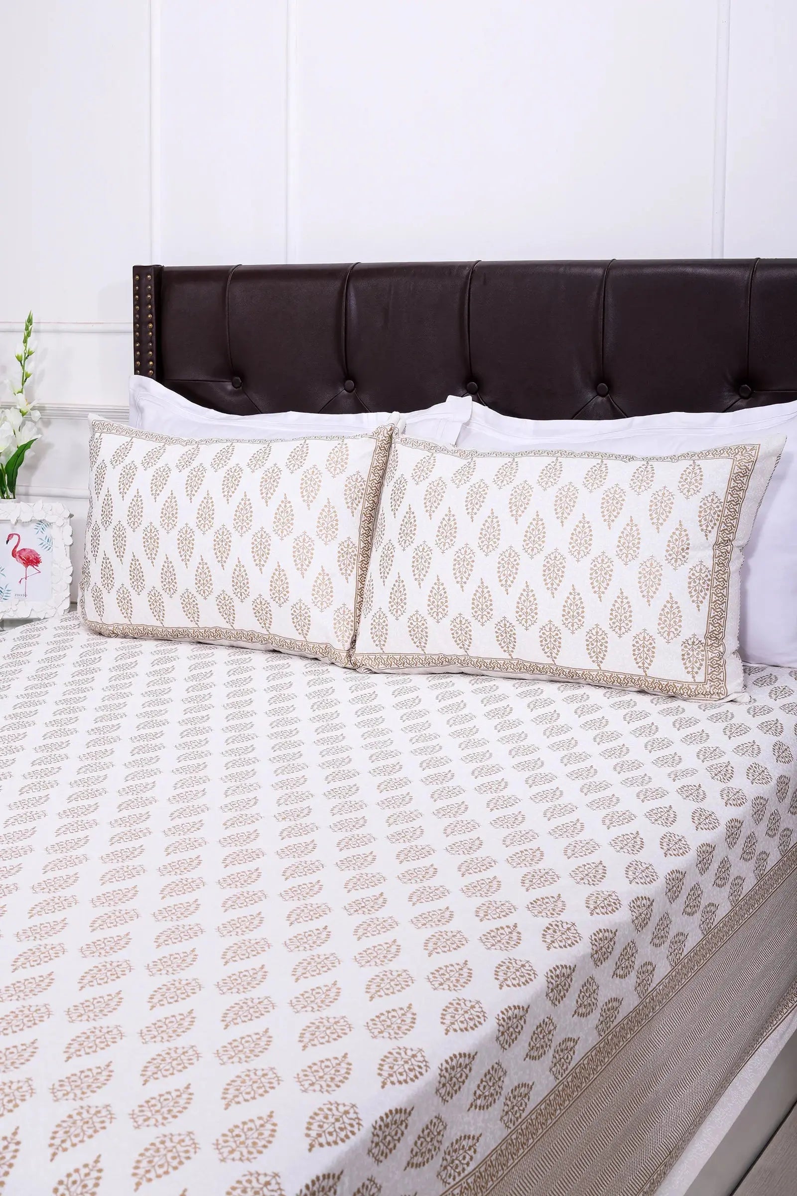 Pastel New Booti White Cotton Bedsheet 90 x 108 - grahsajja