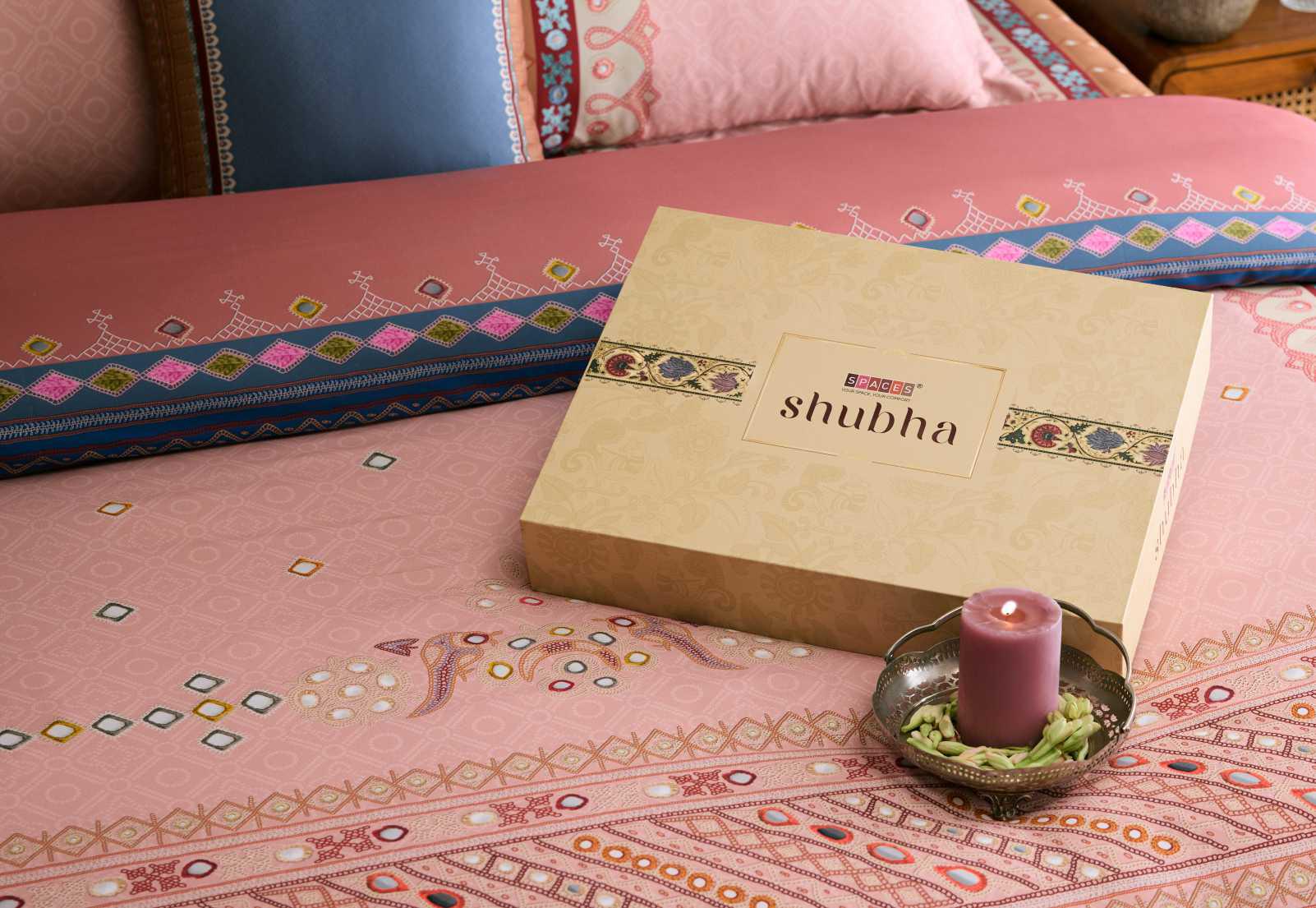 Spaces Shubha 100% Cotton 300 TC Sateen Botanic Large Bedsheet with 2 Pillow Covers, BLUE POTTERY- LICHEN BLUE