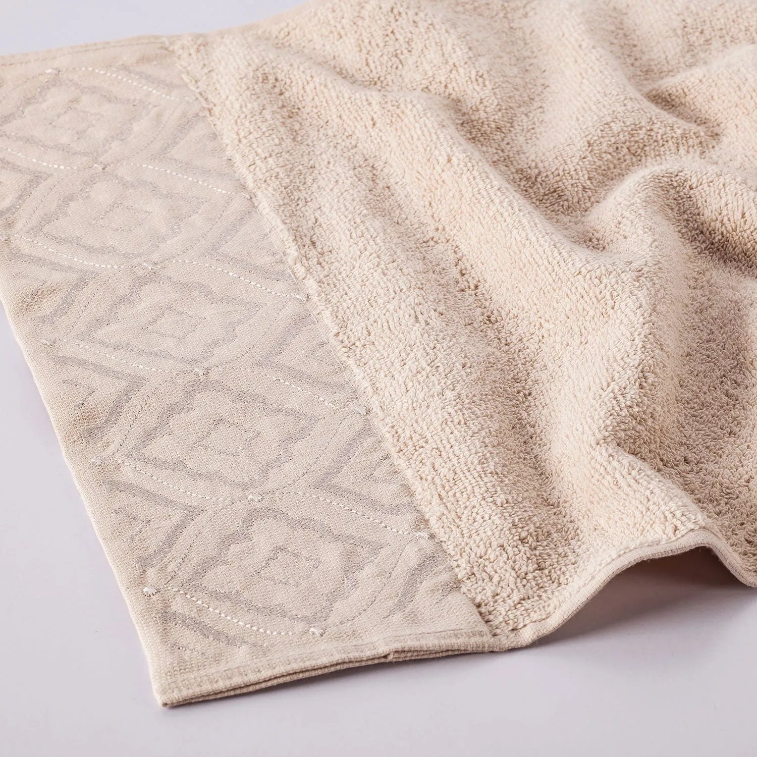 Picasso Bath Towel - Pastoral Diana | Color : Beige