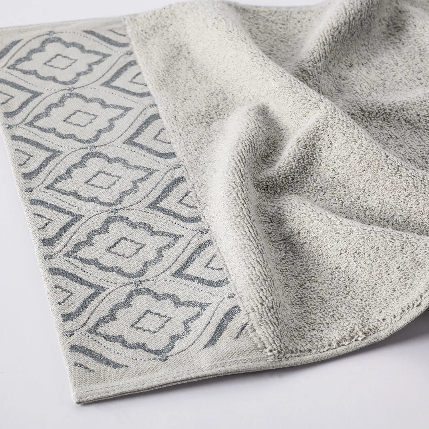 Picasso Bath Towel - Pastoral Diana | Color : Grey
