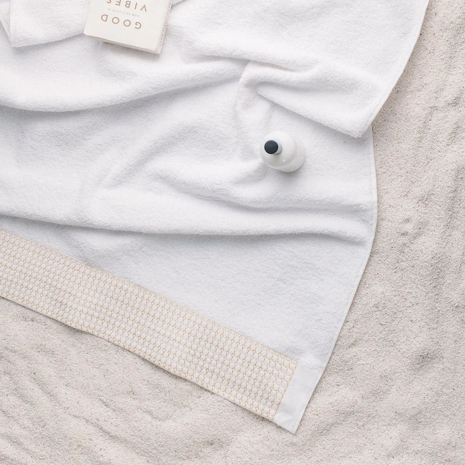 Picasso Towel - Honey Comb Bath | Color :  White