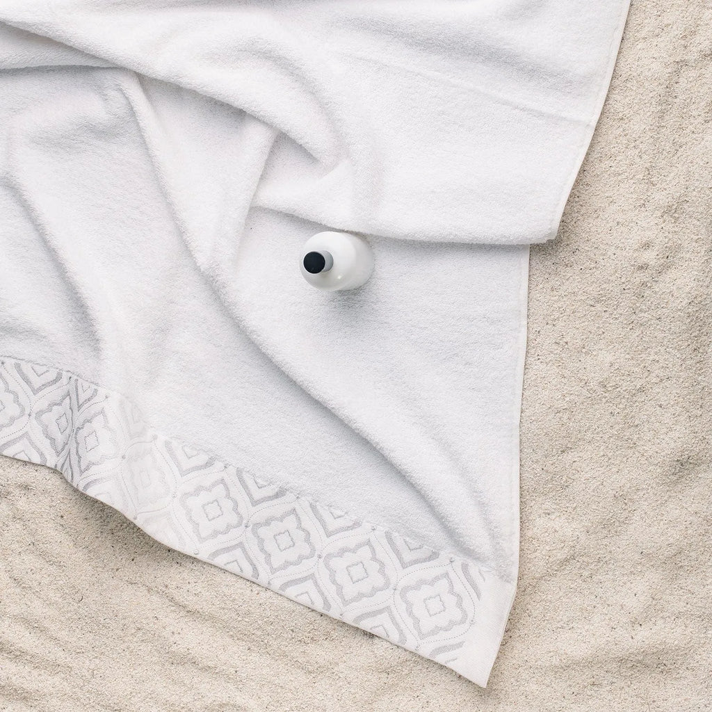 Picasso Bath Towel - Pastoral Diana | Color : White