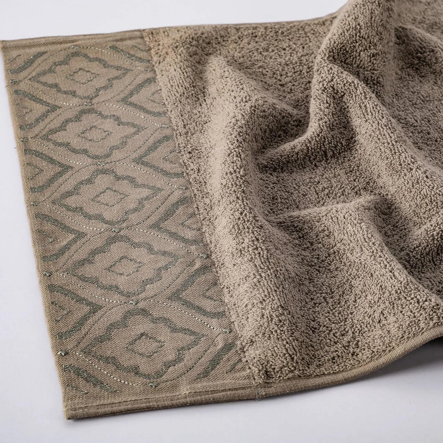 Picasso Bath Towel - Pastoral Diana | Color :  Dark Green