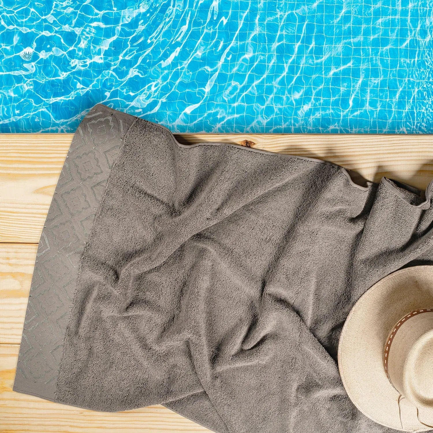 Picasso Bath Towel - Pastoral Diana | Color :  Dark Green