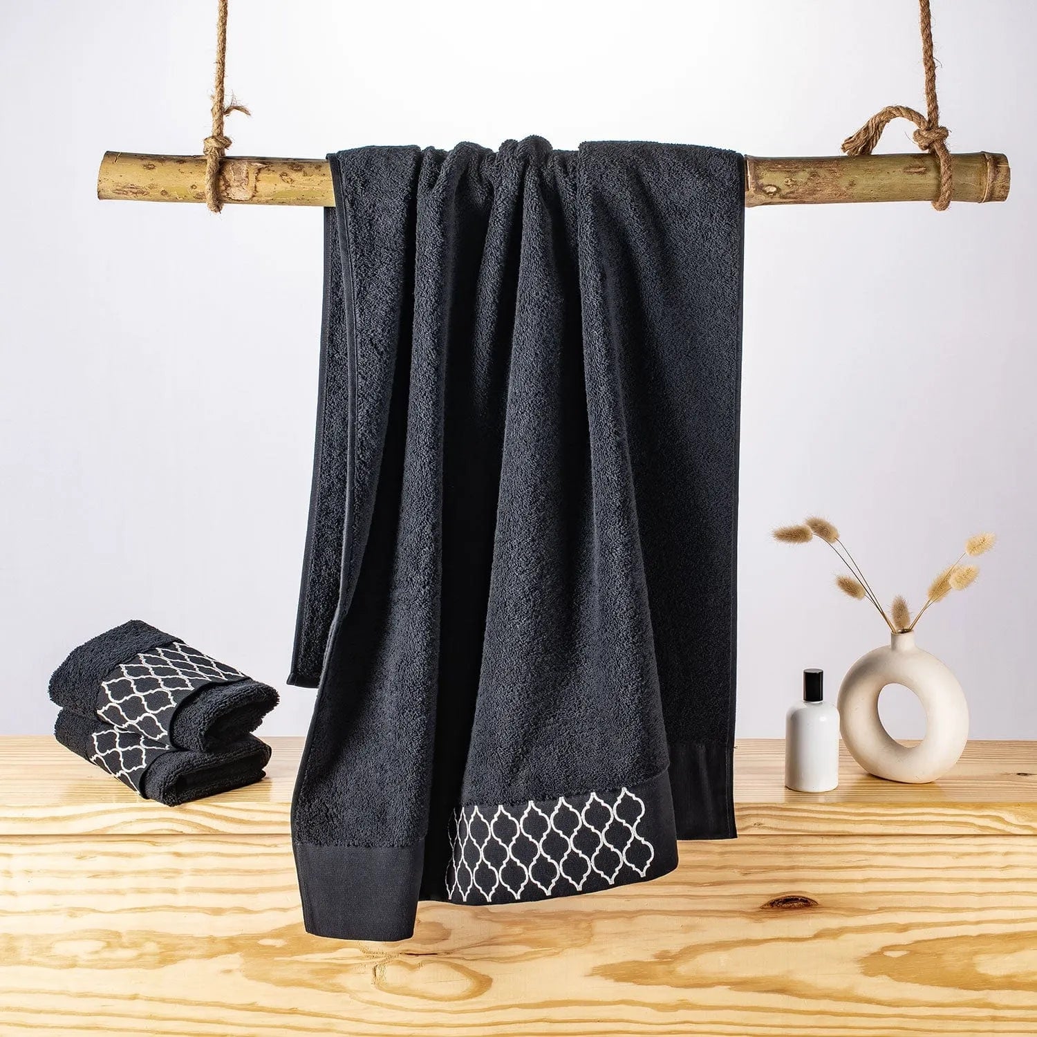 Picasso Towel - Pastoral Ares Bath | Color : Black
