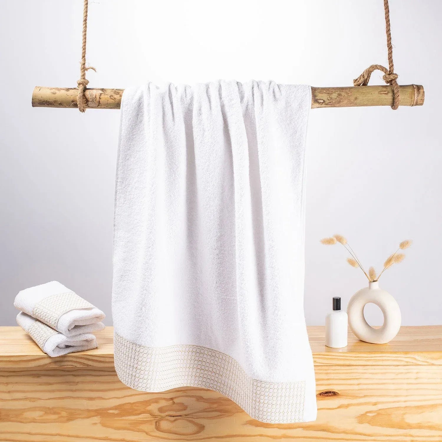 Picasso Towel - Honey Comb Bath | Color :  White