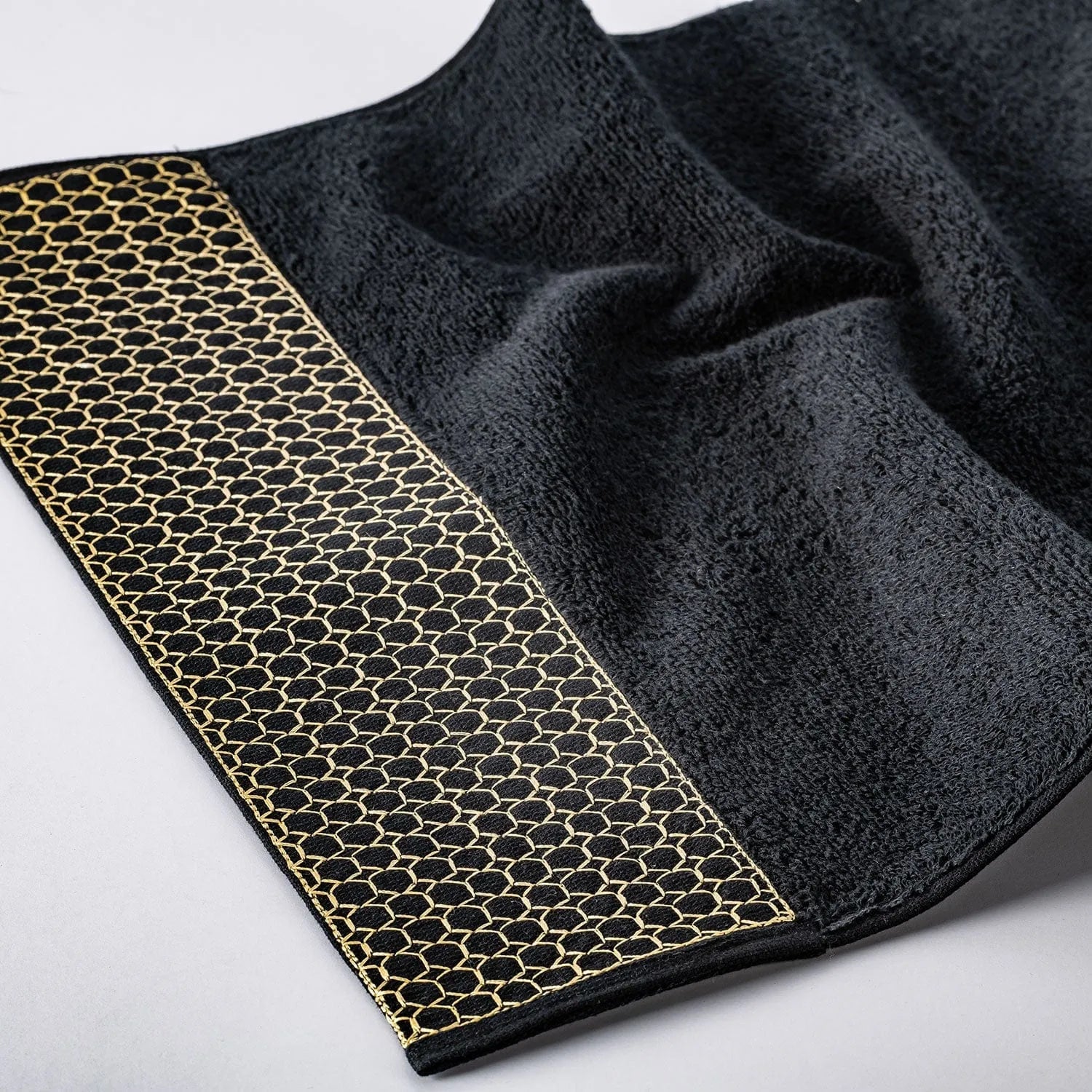 Picasso Towel - Honey Comb Bath | Color : Black