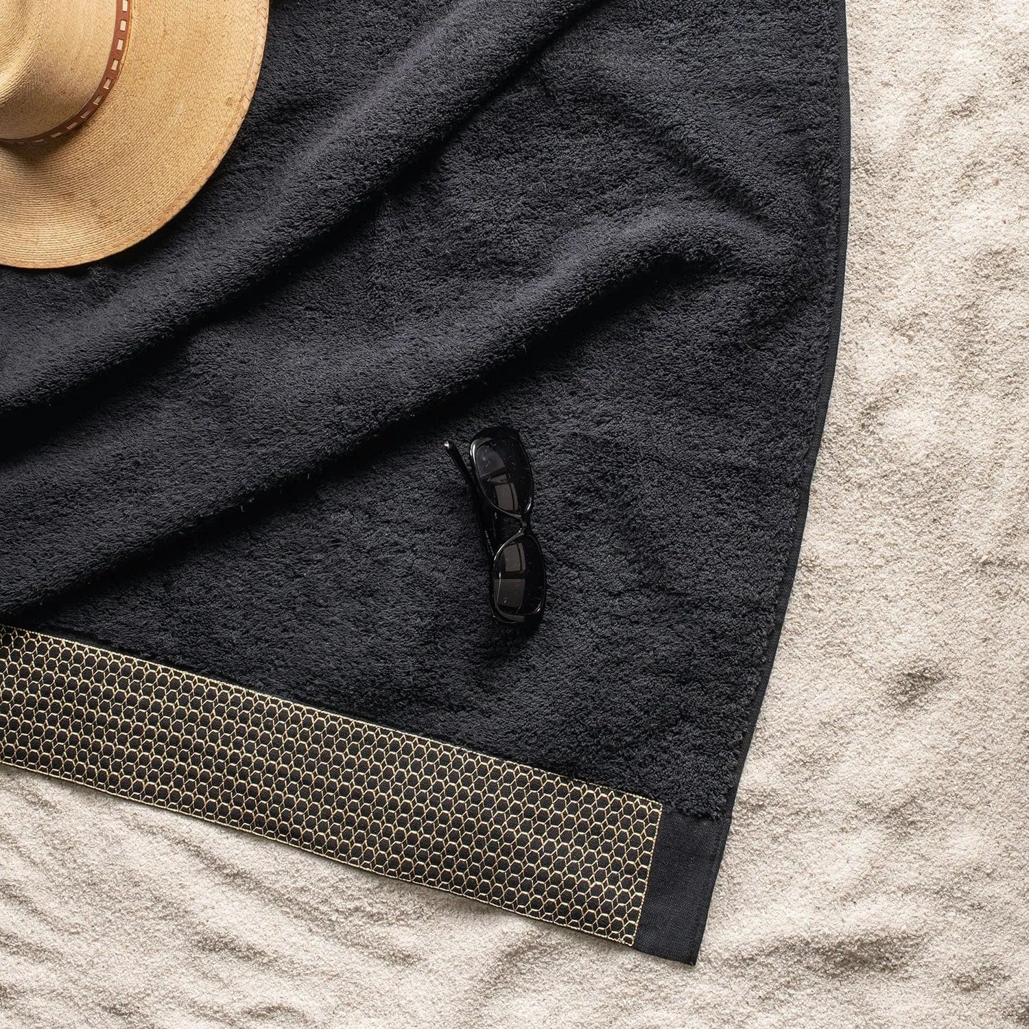 Picasso Towel - Honey Comb Bath | Color : Black