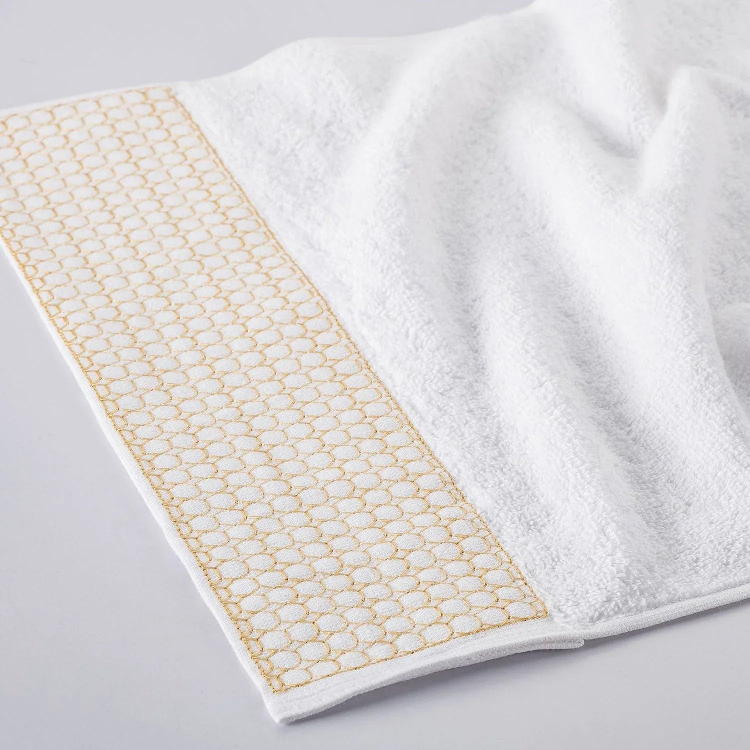 Picasso Towel - Honey Comb Bath | Color :  White