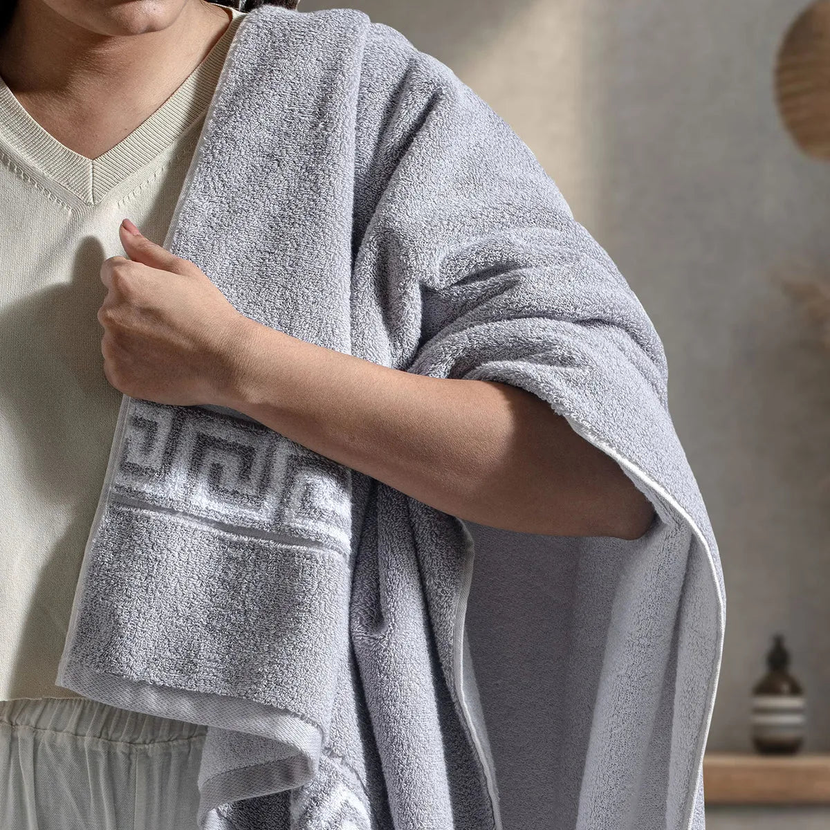 ROMA Bath Towel - Border I Color : Light Grey