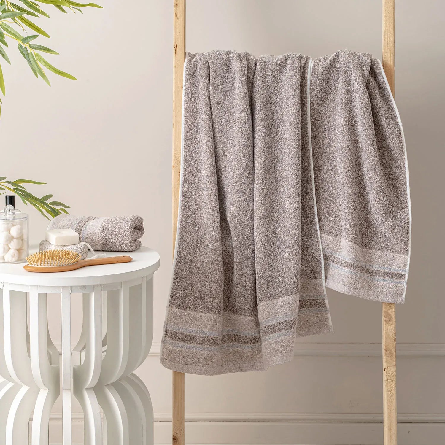 100% Luxury Cotton Bath Towel - Pure Indulgence | Color : Brown 01