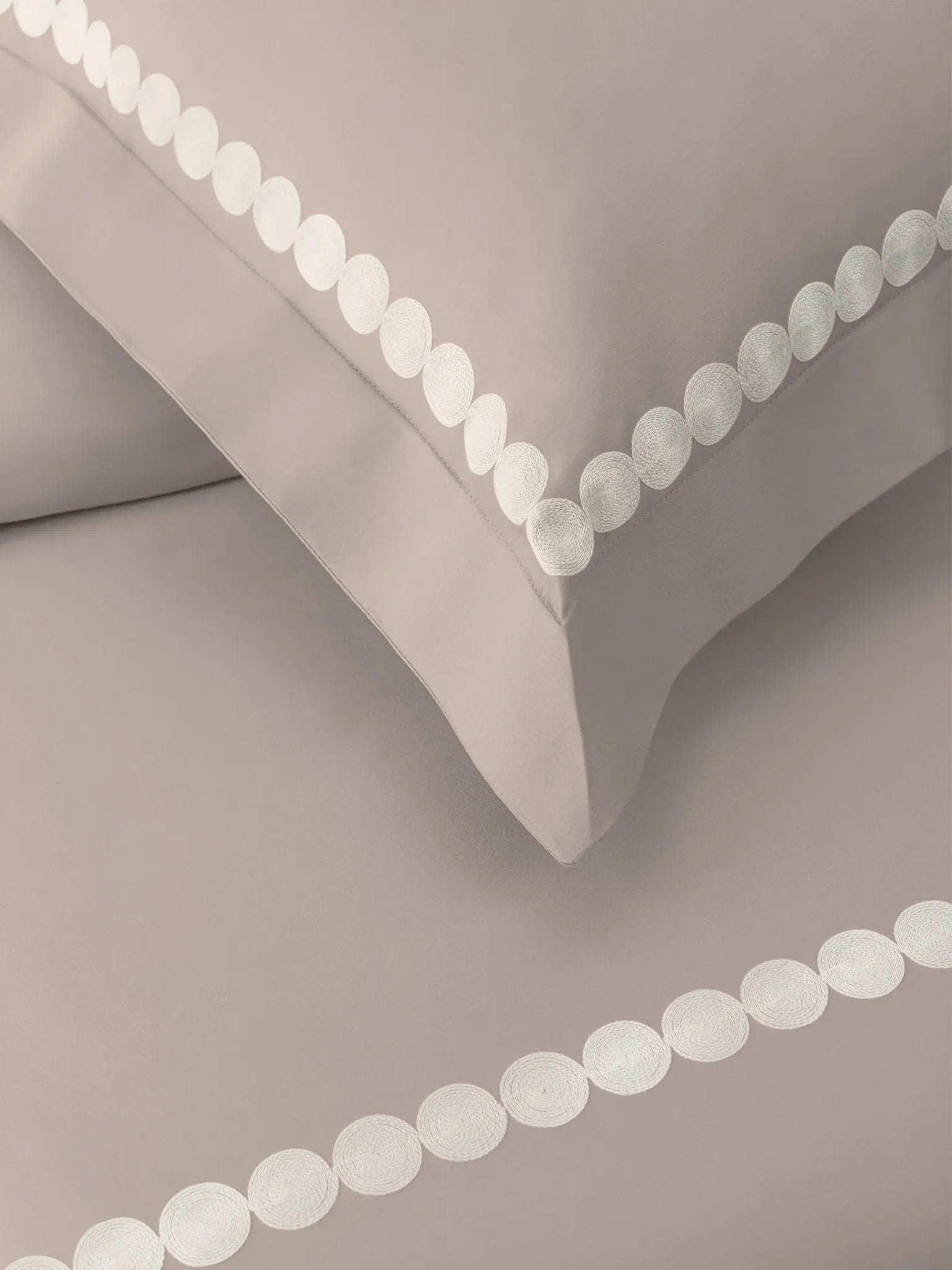 PEARLS-PARCHMENT KING BED SHEET SET | 1 KING BEDSHEET, 2Pcs PILLOW COVERS