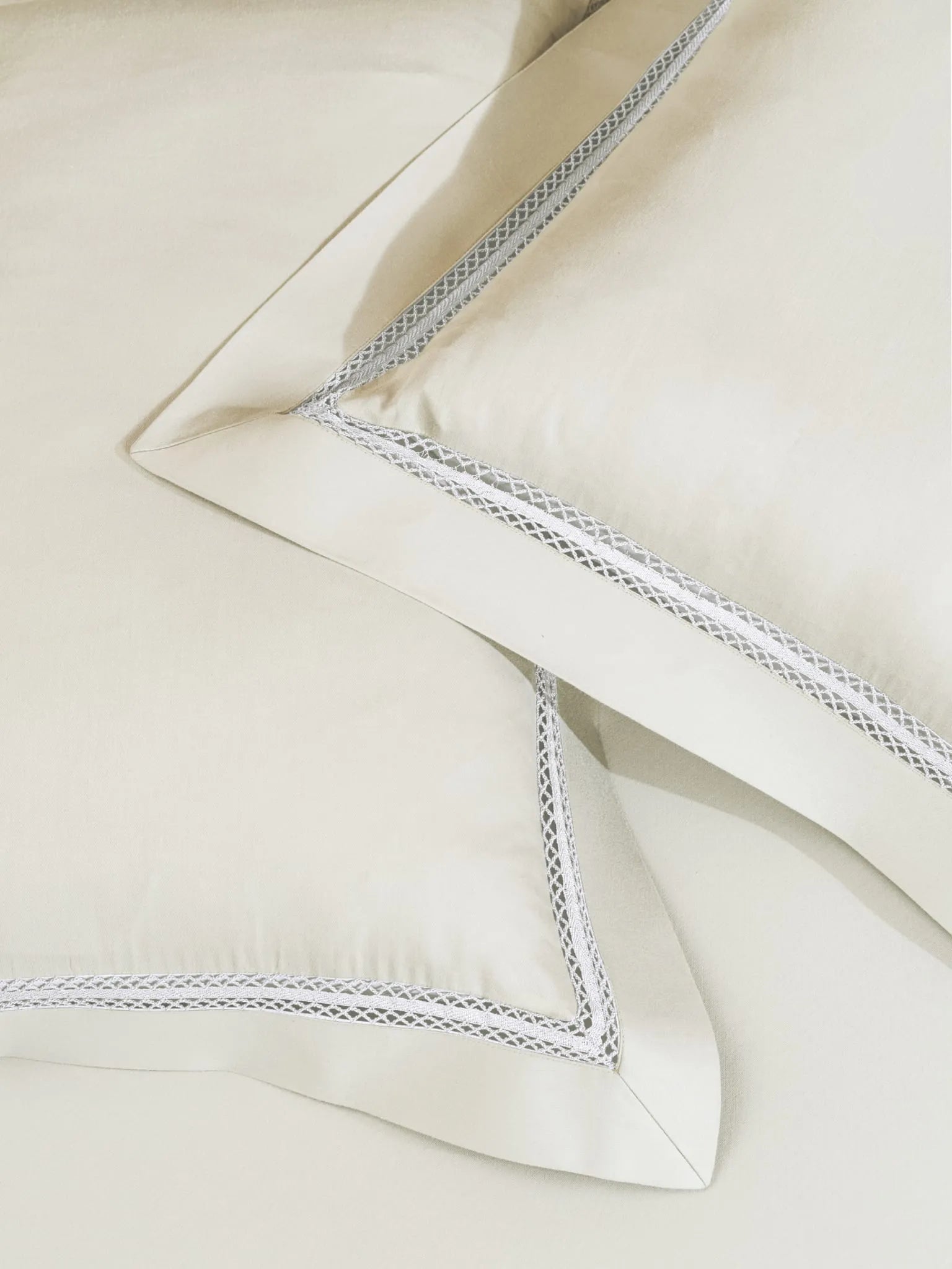 STELLAR-BRIGHT WHITE KING BED SHEET SET | 1 KING BEDSHEET, 2Pcs PILLOW COVERS