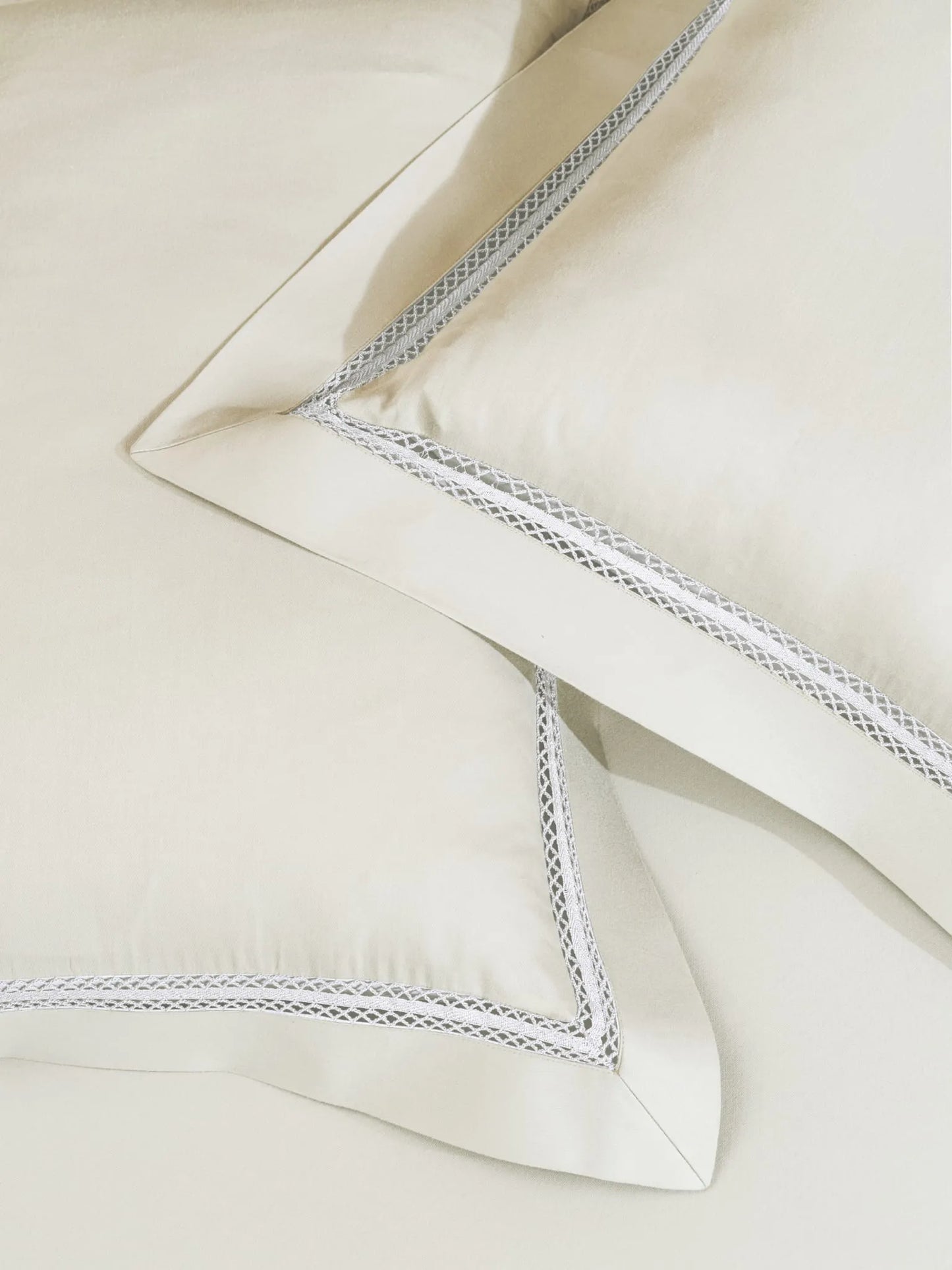 STELLAR-BRIGHT WHITE KING BED SHEET SET | 1 KING BEDSHEET, 2Pcs PILLOW COVERS