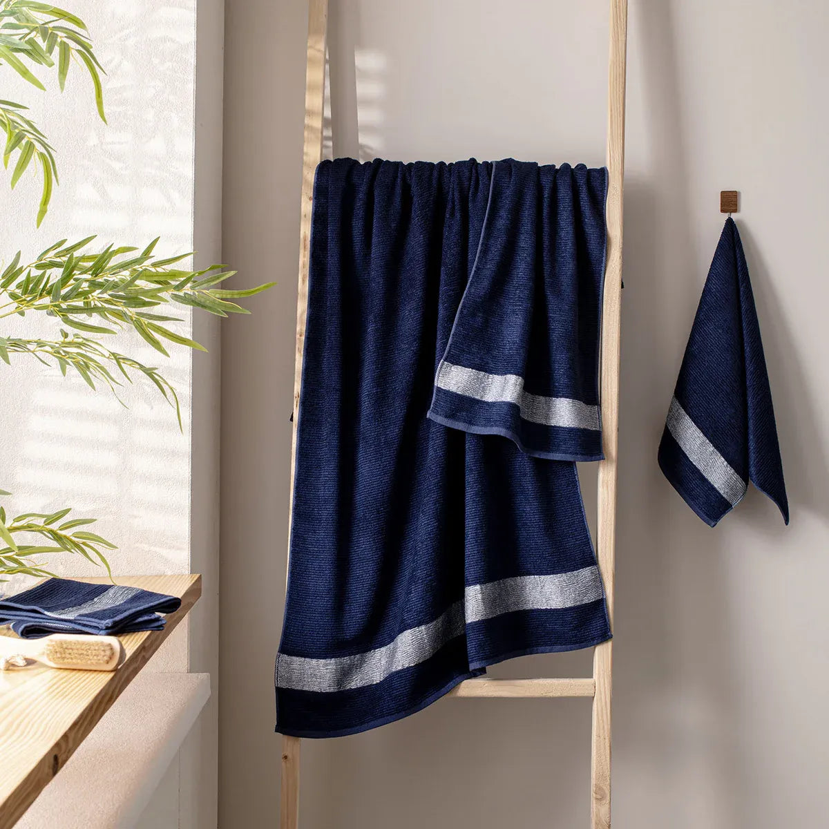 The Bamboo Bath Towel – Lightweight Luxury with Superior Absorbency | Color : Navy 01