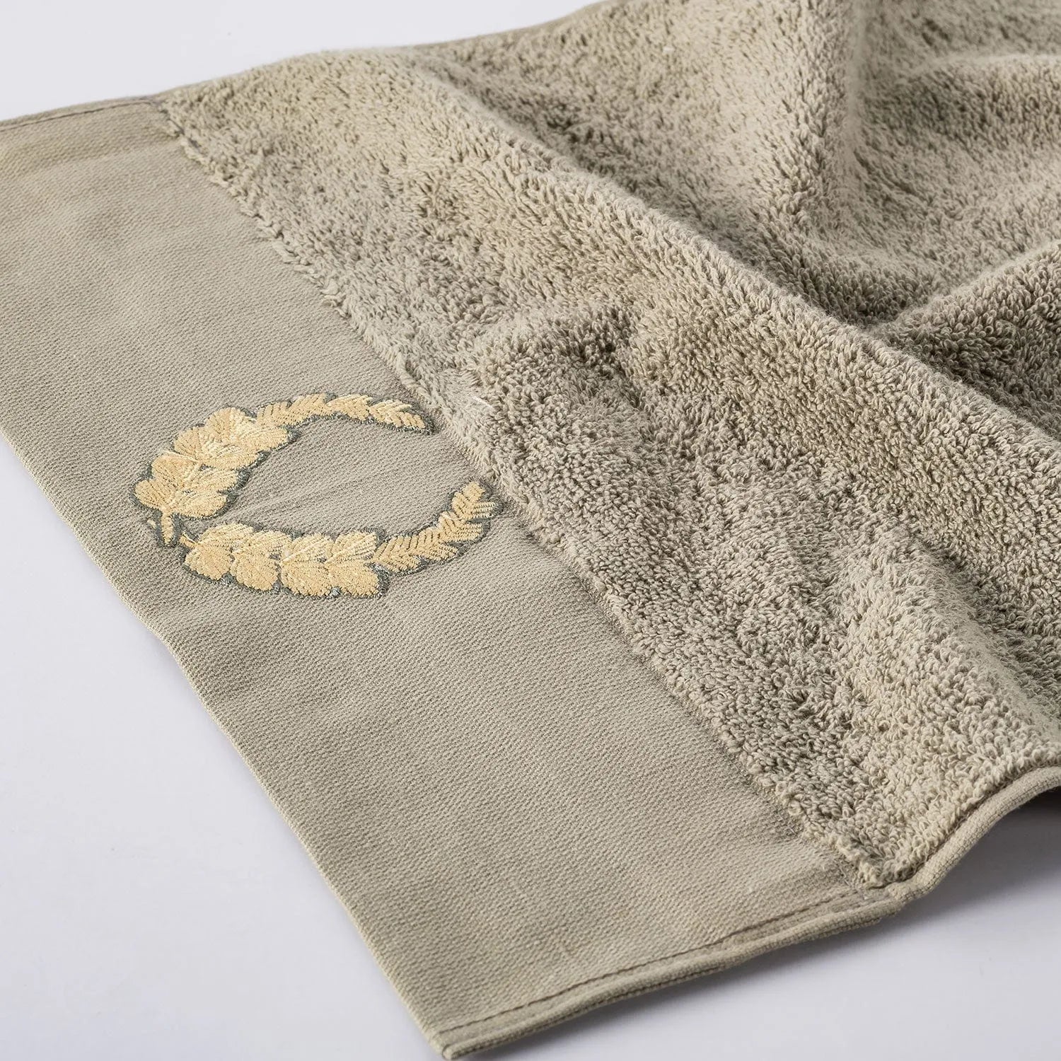 Picasso Towel - Royal Crown Bath | Color : Green