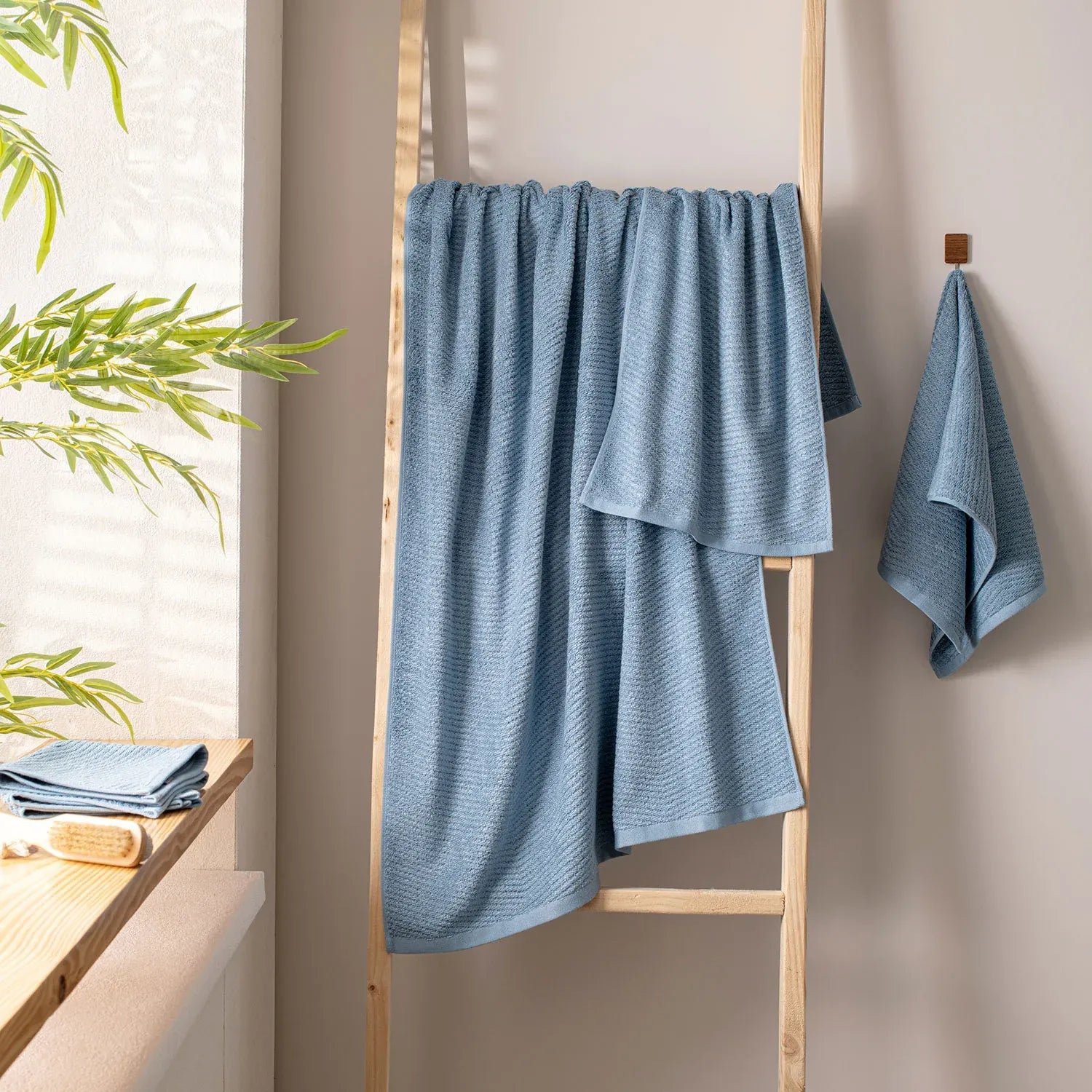 The Bamboo Bath Towel – Lightweight Luxury with Superior Absorbency | Color : Blue 04
