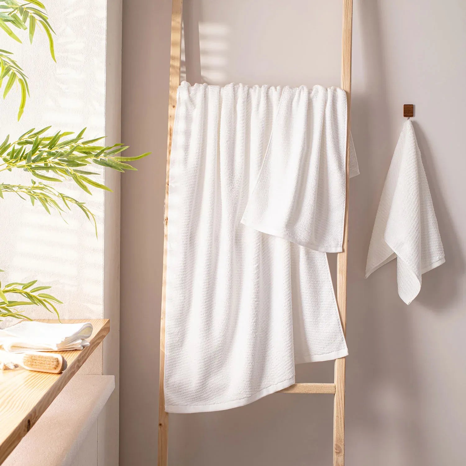 The Bamboo Bath Towel – Lightweight Luxury with Superior Absorbency | Color : White 04