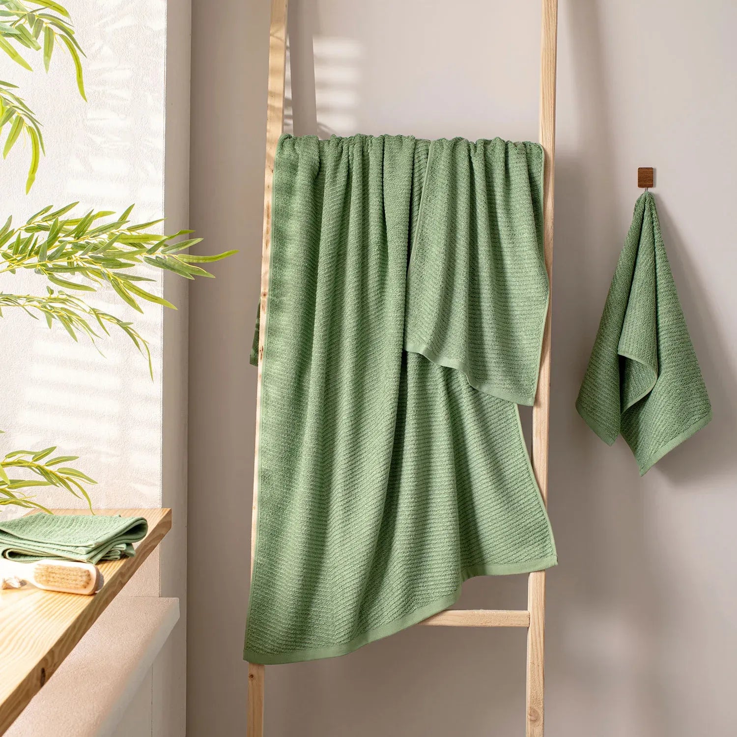 The Bamboo Bath Towel – Lightweight Luxury with Superior Absorbency | Color : Green 04