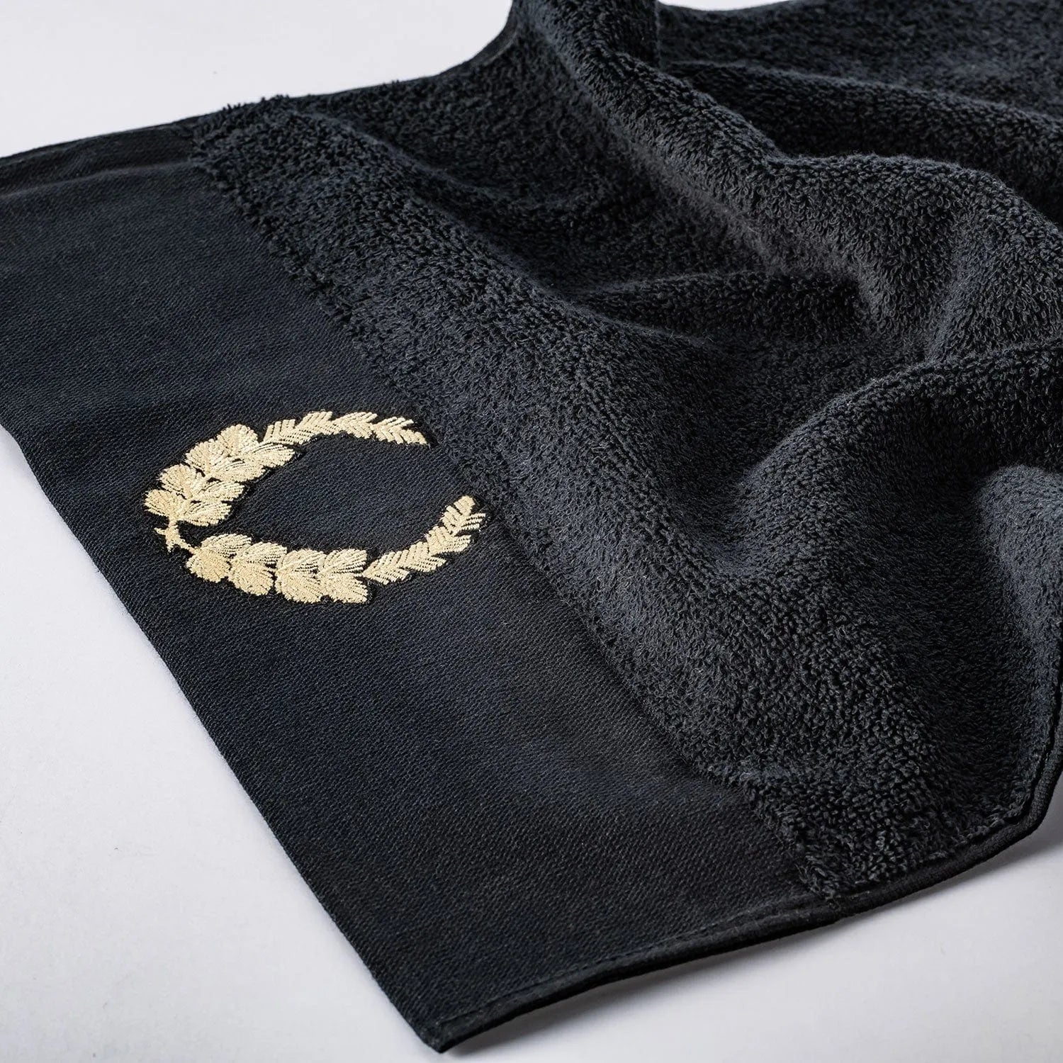 Picasso Towel - Royal Crown Bath | Color : Black